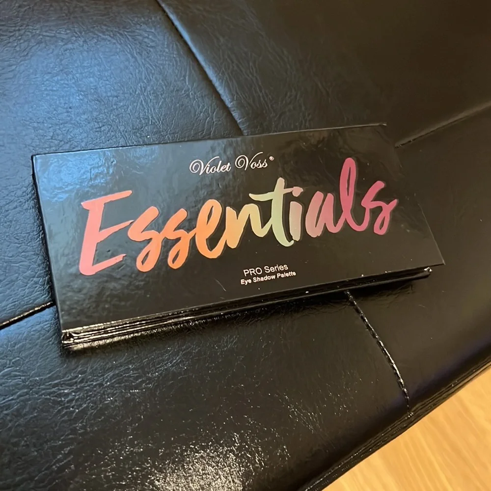 VIOLET VOSS ESSENTIALS - Picture 4 of 5